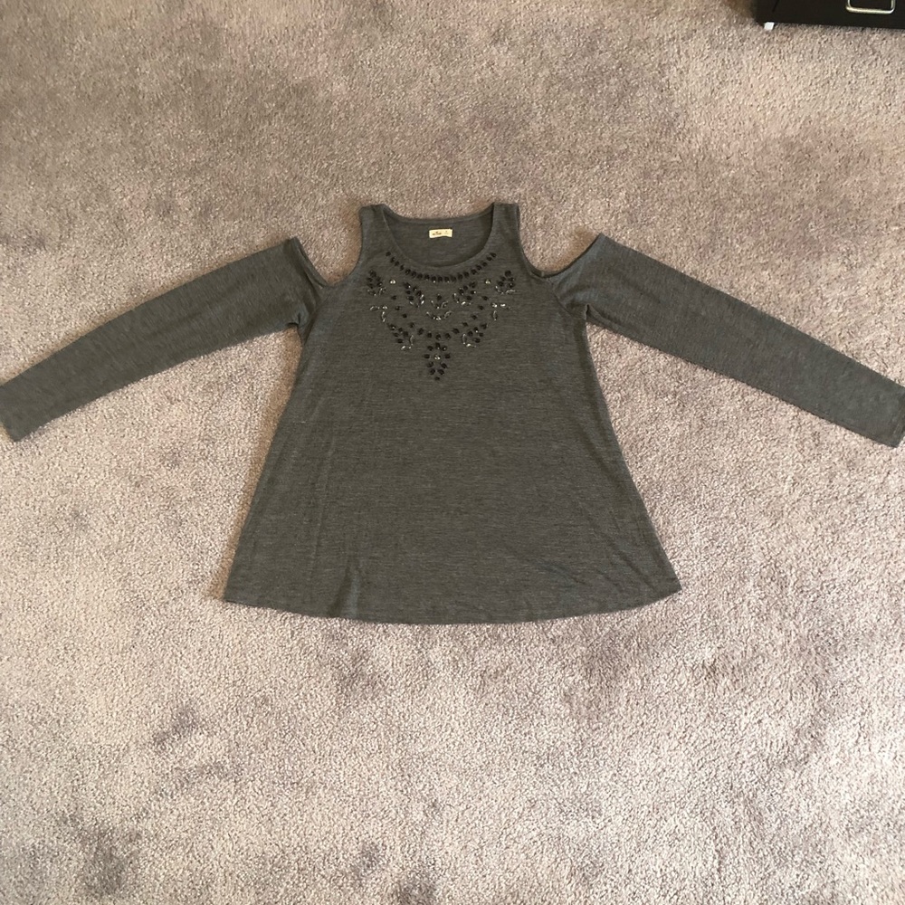 ⭐️ Free Add-On ⭐️ Hollister Cold Shoulder Top - Picture 2 of 10